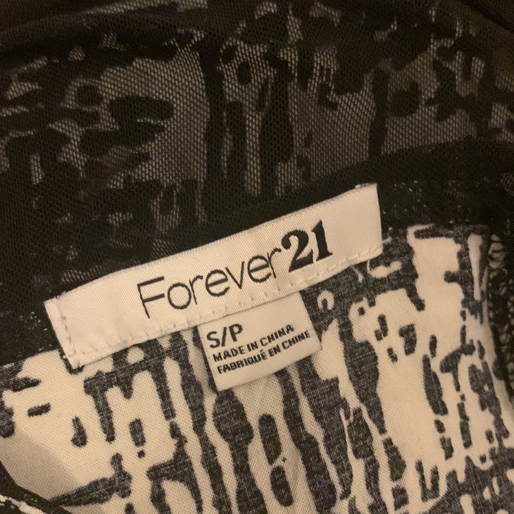 🎉 FOREVER 21 Black White Mesh Abstract Dress, size S - Picture 5 of 6